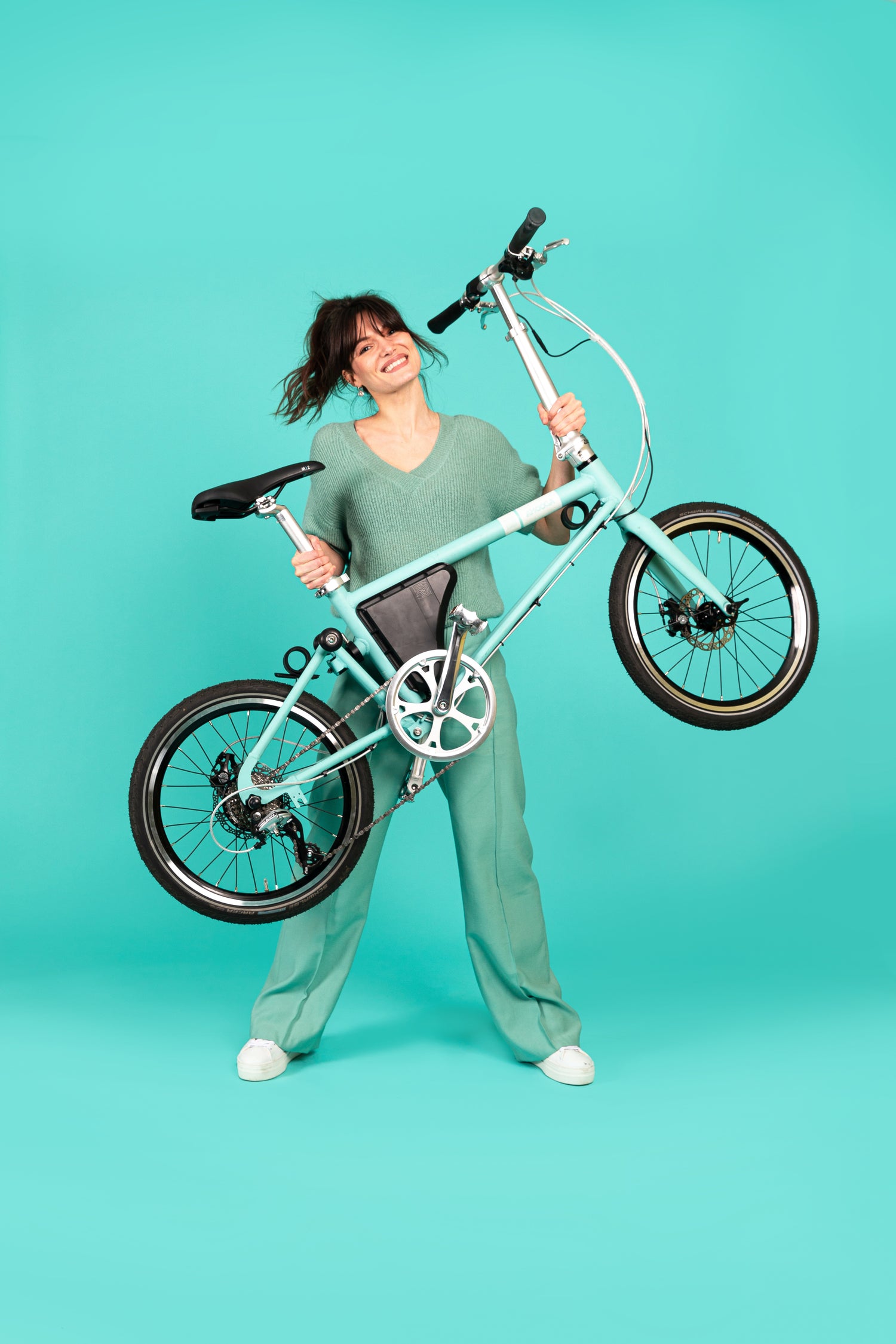 A <span class="text-pink-dark"> hyper-light</span> <span class="whitespace-nowrap"></span> <br> e-bike