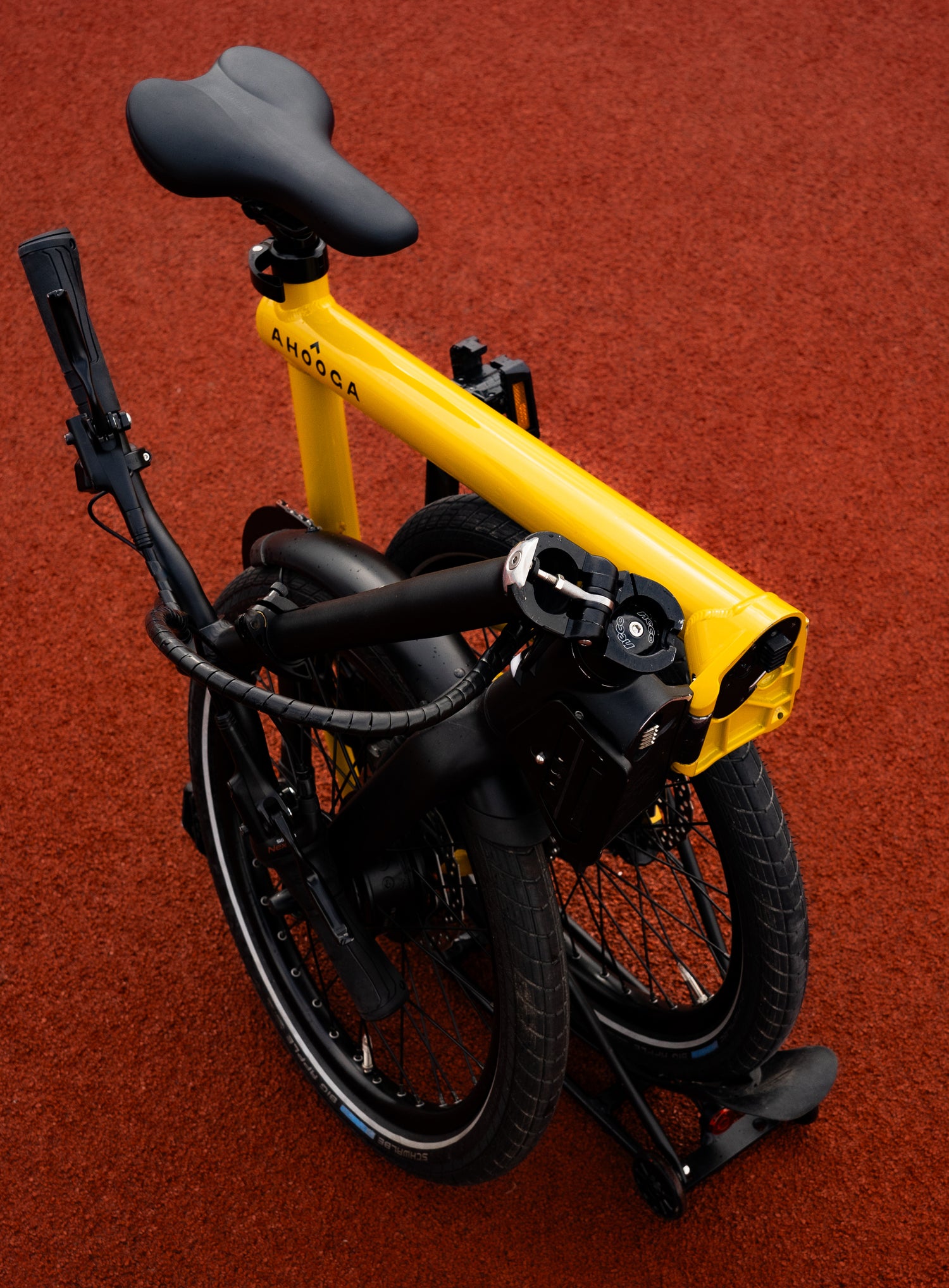 <span style="color: #73C1C3;"> HINGE-FREE FRAME </span>